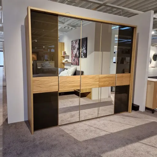 Drehtürenkleiderschrank
